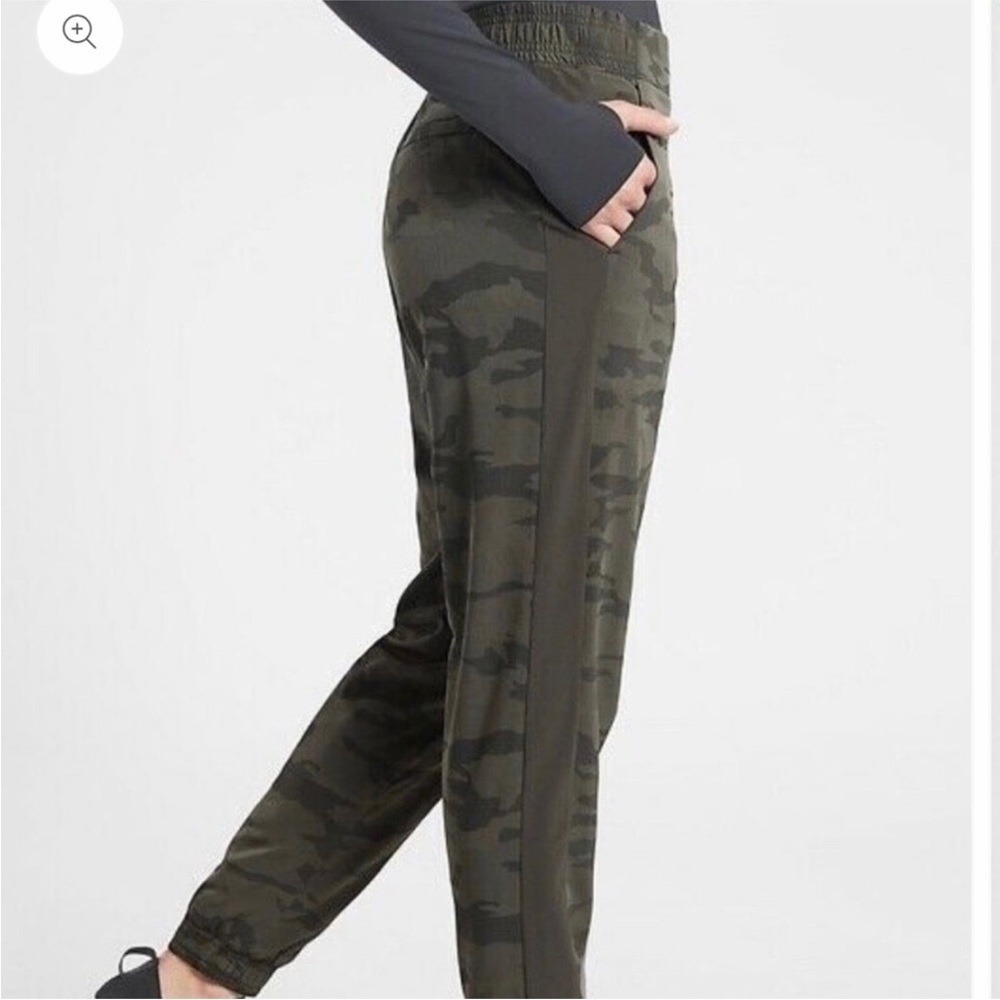 Athleta Brooklyn Textured Lined Jogger Pants Women's Size 2  Green Camo